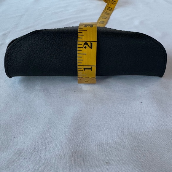 Ray-Ban Black Sunglass Case with Cleaning Cloth Included - Picture 7 of 8